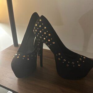 Shoe Dazzle Black and Gold Studded Stilettos Size 9